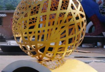 鏤空球雕塑廠家，鍛造工藝，烤漆異形鏤空球雕塑定價