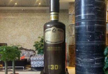 酒瓶雕塑制造商，酒店擺件，軟裝玻璃鋼酒瓶雕塑定制