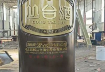 室內(nèi)酒瓶雕塑，拉絲景觀雕塑，抽象效果