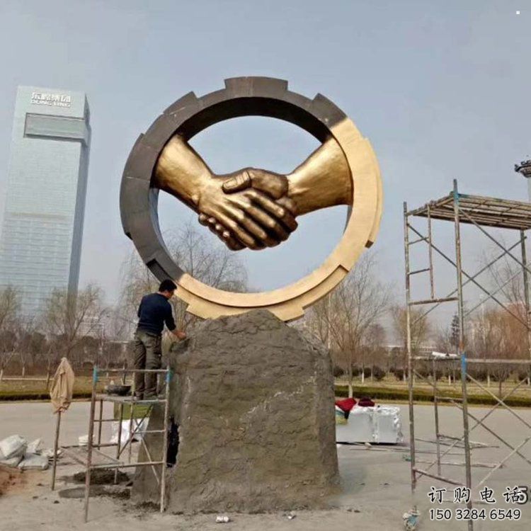 握手雕塑批發(fā)，景觀雕塑，不銹鋼握手雕塑制作承接