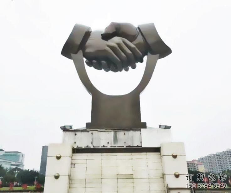 握手雕塑定價，室外雕塑，不銹鋼握手雕塑廠家精品