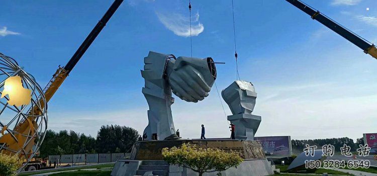 握手雕塑廠家，景區(qū)雕塑，裝飾不銹鋼握手雕塑選定