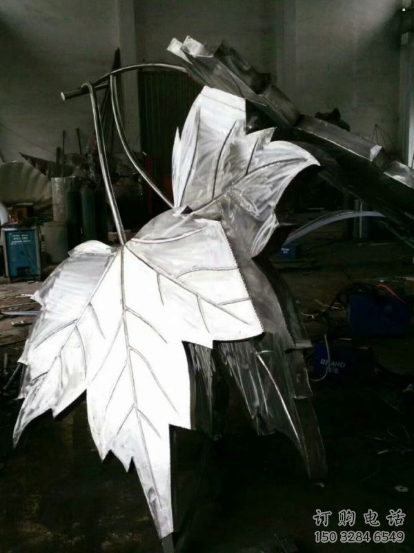 楓葉雕塑觀賞型，街景小品，金屬楓葉雕塑主題常用