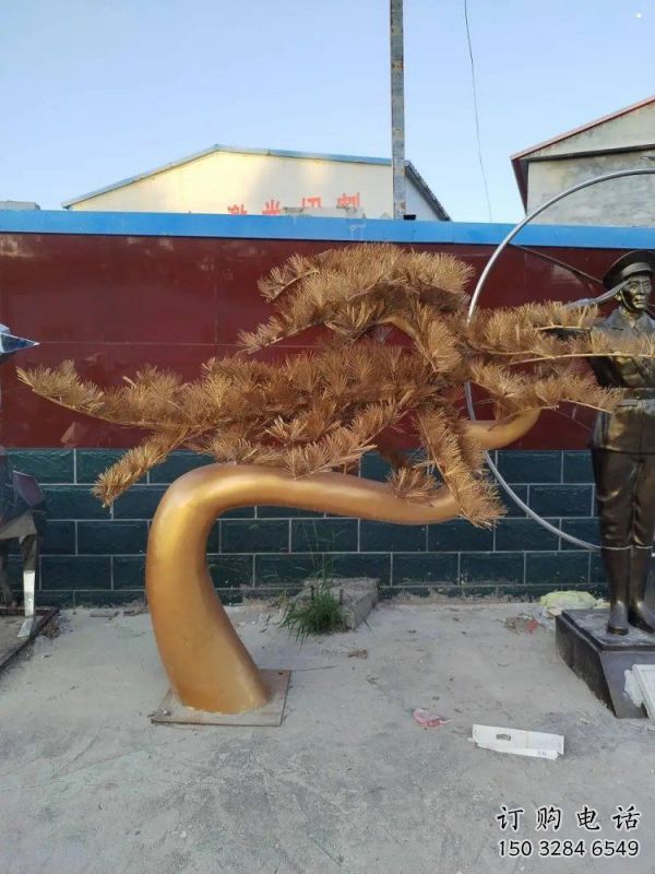 步行街松樹雕塑