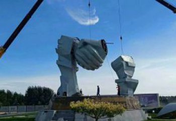 握手雕塑廠家，景區(qū)雕塑，裝飾不銹鋼握手雕塑選定