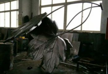 楓葉雕塑服務商，噴泉雕塑，不銹鋼楓葉雕塑訂做廠家