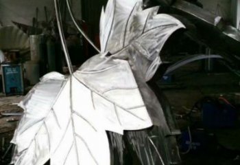 楓葉雕塑供應(yīng)，美陳雕塑，不銹鋼楓葉雕塑生產(chǎn)廠家