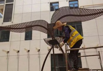 仿真樹葉雕塑生產(chǎn)，城市裝飾，彩繪仿真樹葉雕塑選定