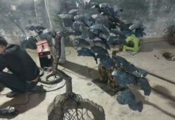 房地產松樹雕塑