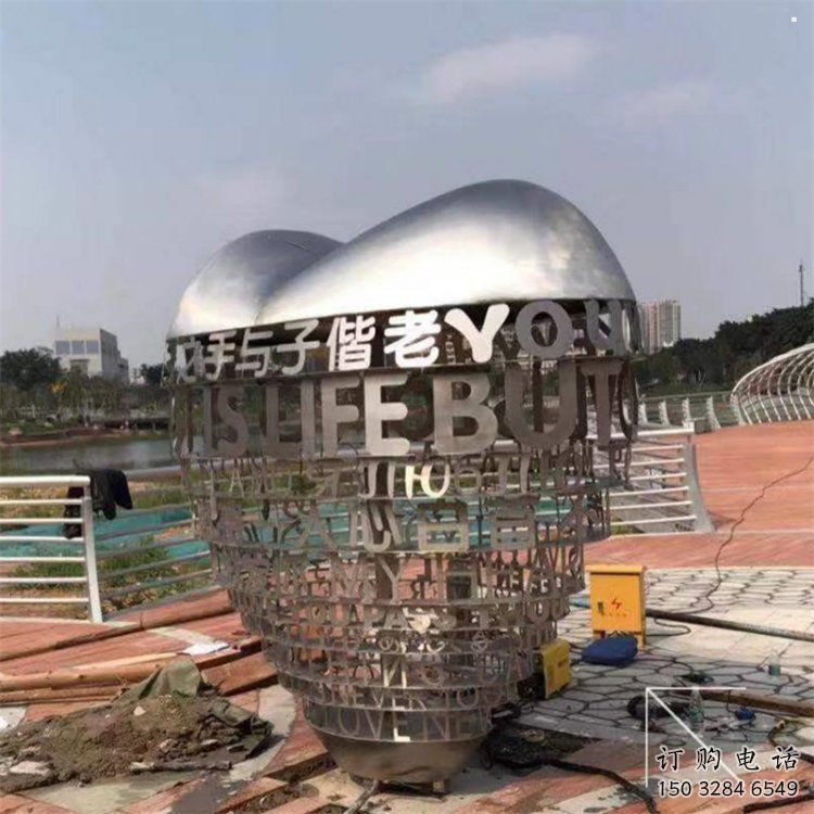 心形球雕塑制造，歐式風格，不銹鋼心形球雕塑廠家定價
