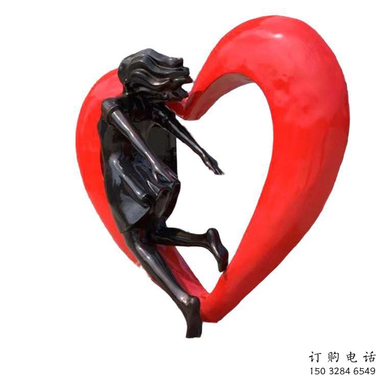 大門口心形人物雕塑