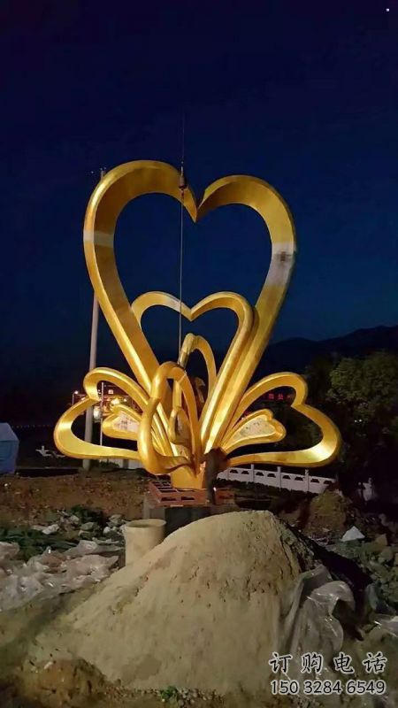 廣場心形人物雕塑
