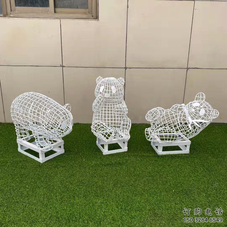 廣場熊貓雕塑優價，鋼管組合，鏤空熊貓雕塑廠家