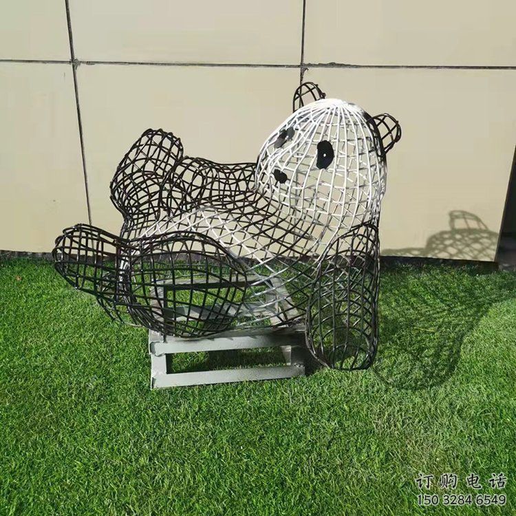 熊貓雕塑制作，標(biāo)識雕塑，鏤空熊貓雕塑廠家優(yōu)選