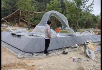 博物館飄帶雕塑