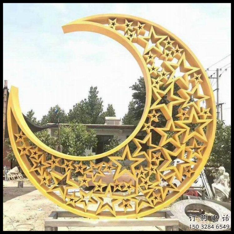 戶外月牙雕塑