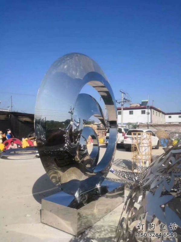 花園圓鏡雕塑點擊，多彩藝術，不銹鋼圓鏡雕塑訂做承接