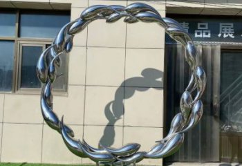 金魚雕塑訂做特供，室外軟裝，標志圓環(huán)金魚雕塑供應