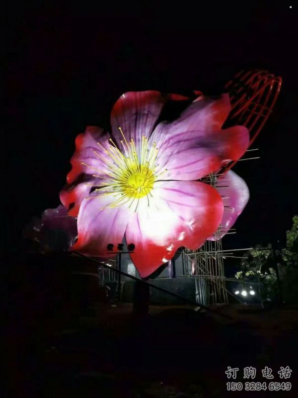 彩繪指環(huán)雕塑