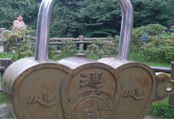 鎖子雕塑制造，白鋼構(gòu)件，玻璃鋼鎖子雕塑提供