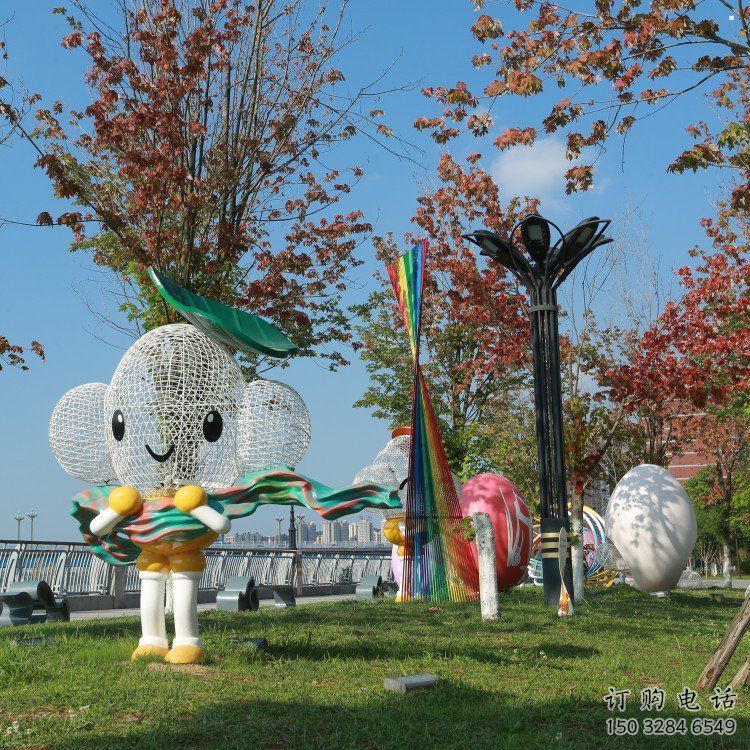 賀州戶外鏤空卡通雕塑供應，花園小品，鐵藝卡通雕塑展品