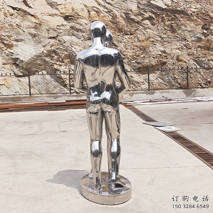 龍華廣場情侶雕塑