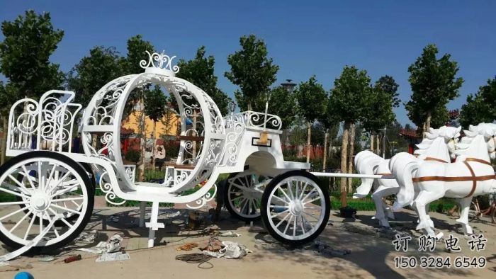 鶴壁廣場(chǎng)馬車雕塑