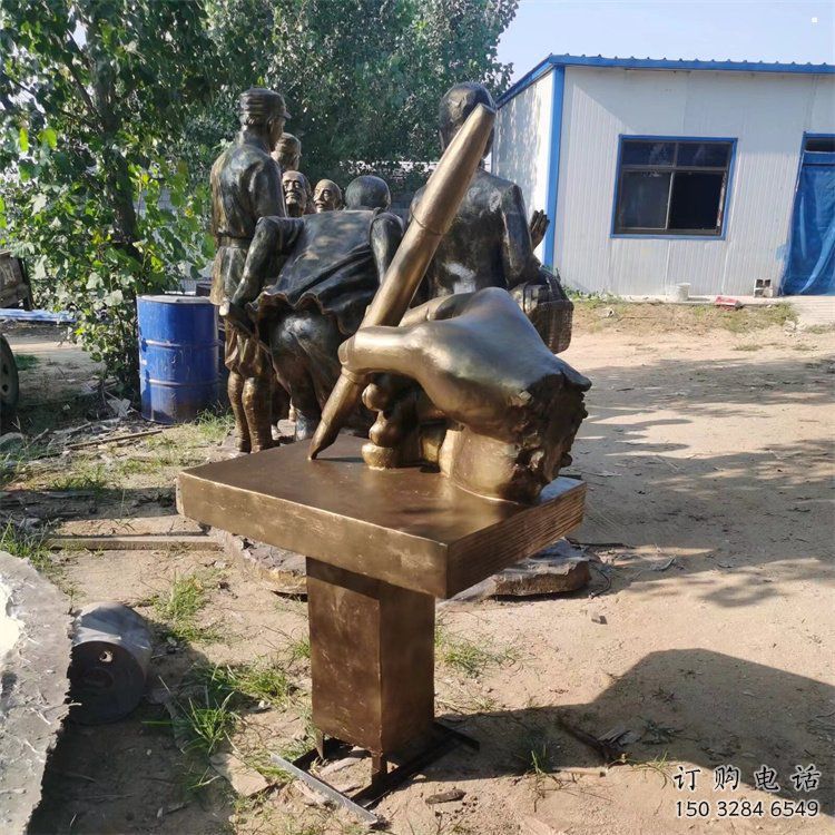 鄂州手握鋼筆雕塑，街道標(biāo)識，玻璃鋼手握鋼筆雕塑廠家