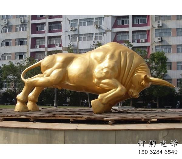 益陽(yáng)風(fēng)景區(qū)開荒牛雕塑