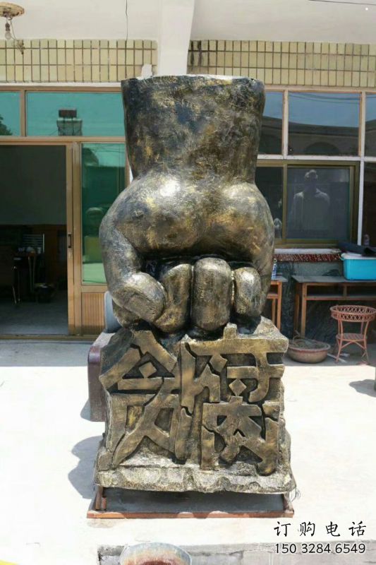 建鄴握拳雕塑訂做，歐式風(fēng)格，玻璃鋼握拳雕塑廠家選定