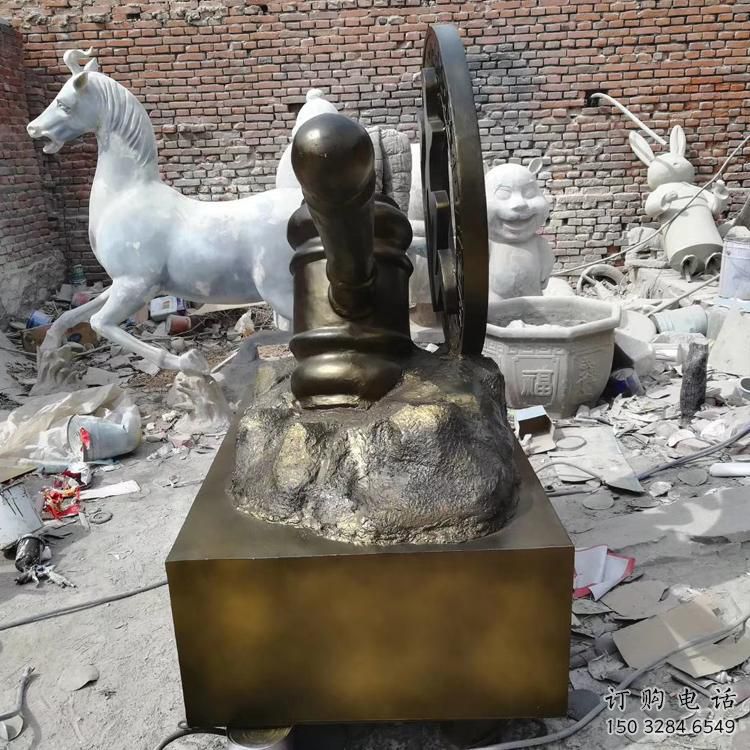 瀘州公園錘子雕塑