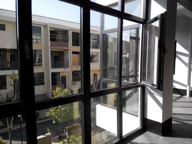 斷橋鋁封陽臺廠家沒選好，終于知道為啥漏水了